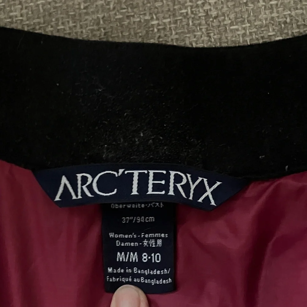Women’s Arc'teryx Black Vest with Red Highlights. M *Read description* - Picture 4 of 5